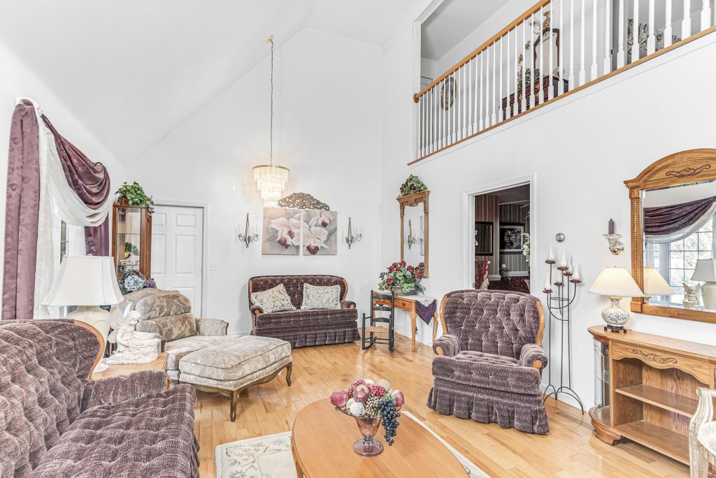 Enjoy the Hospitality of this Furnished Rental Rent Central Maine